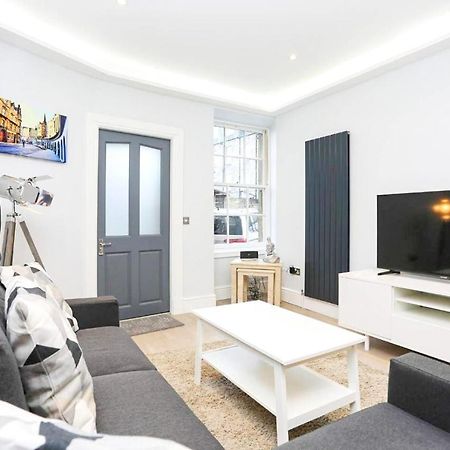 Ultra Modern, Stylish Apartment Next To Princes St 에든버러 외부 사진