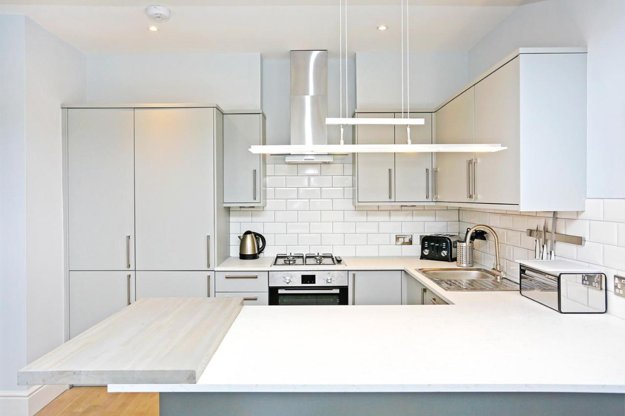 Ultra Modern, Stylish Apartment Next To Princes St 에든버러 외부 사진