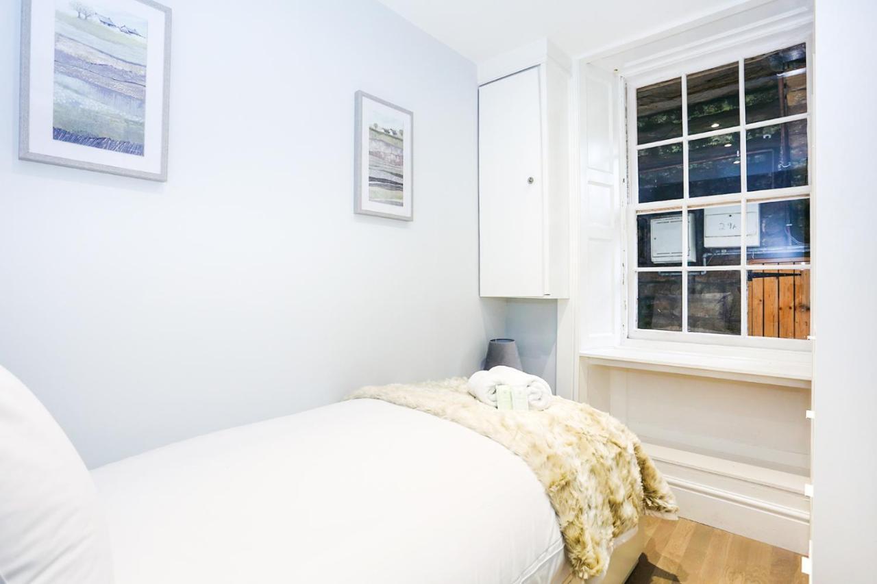 Ultra Modern, Stylish Apartment Next To Princes St 에든버러 외부 사진