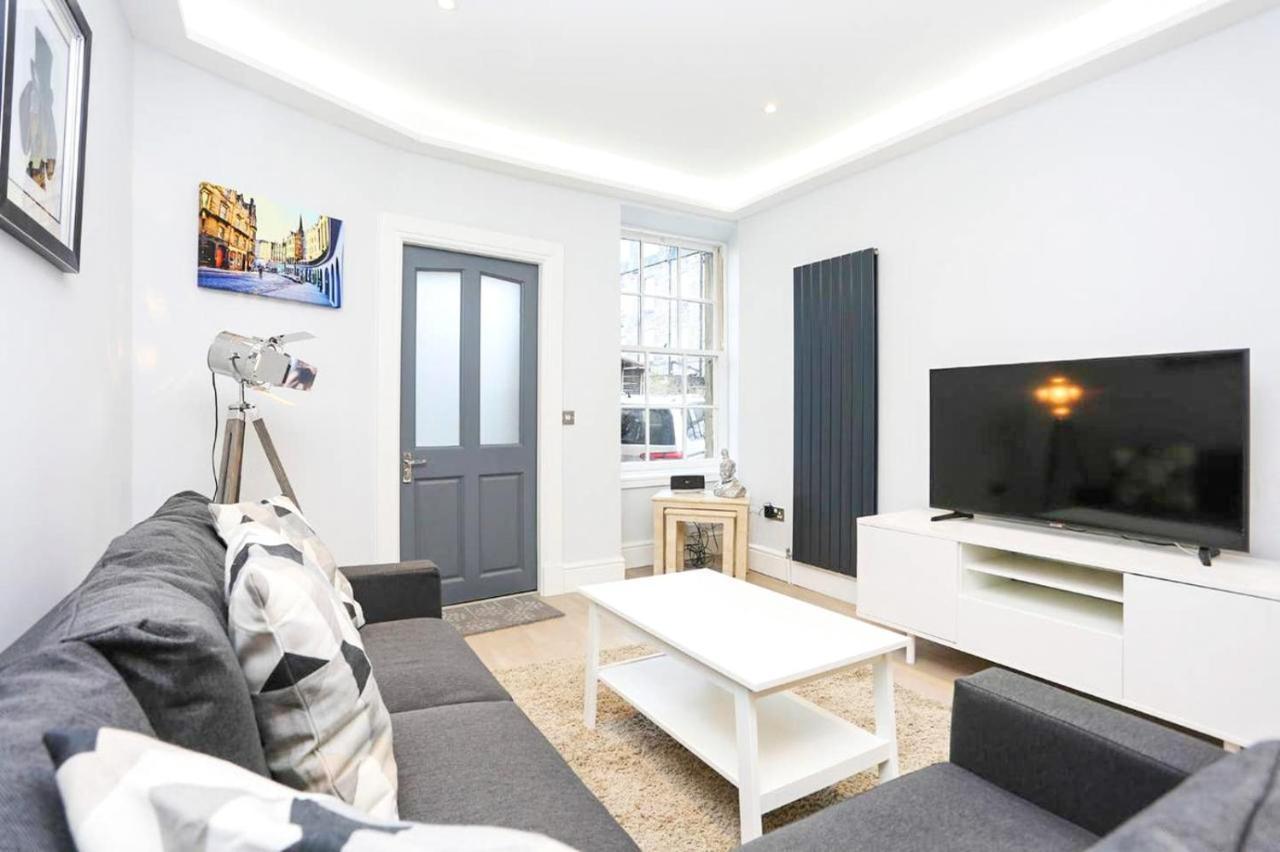 Ultra Modern, Stylish Apartment Next To Princes St 에든버러 외부 사진