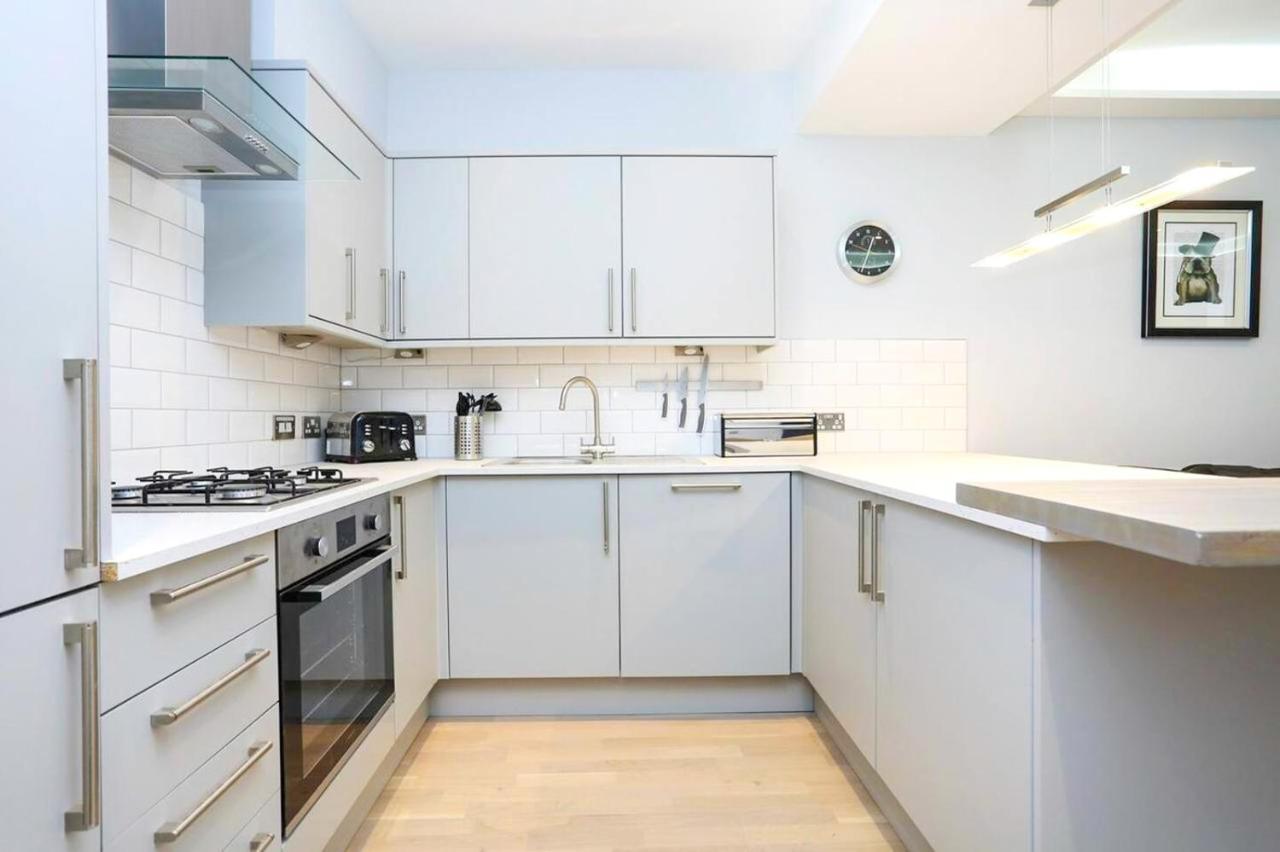 Ultra Modern, Stylish Apartment Next To Princes St 에든버러 외부 사진